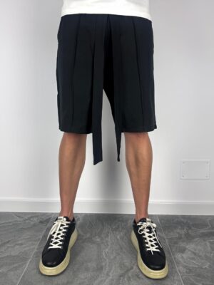 PANTALONI SCURTI NEGRI CU SNUR LAT