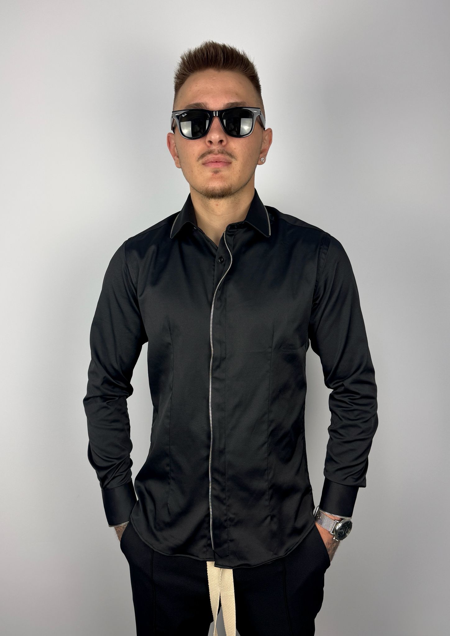 CAMASA NEAGRA CU FERMOAR METALIC