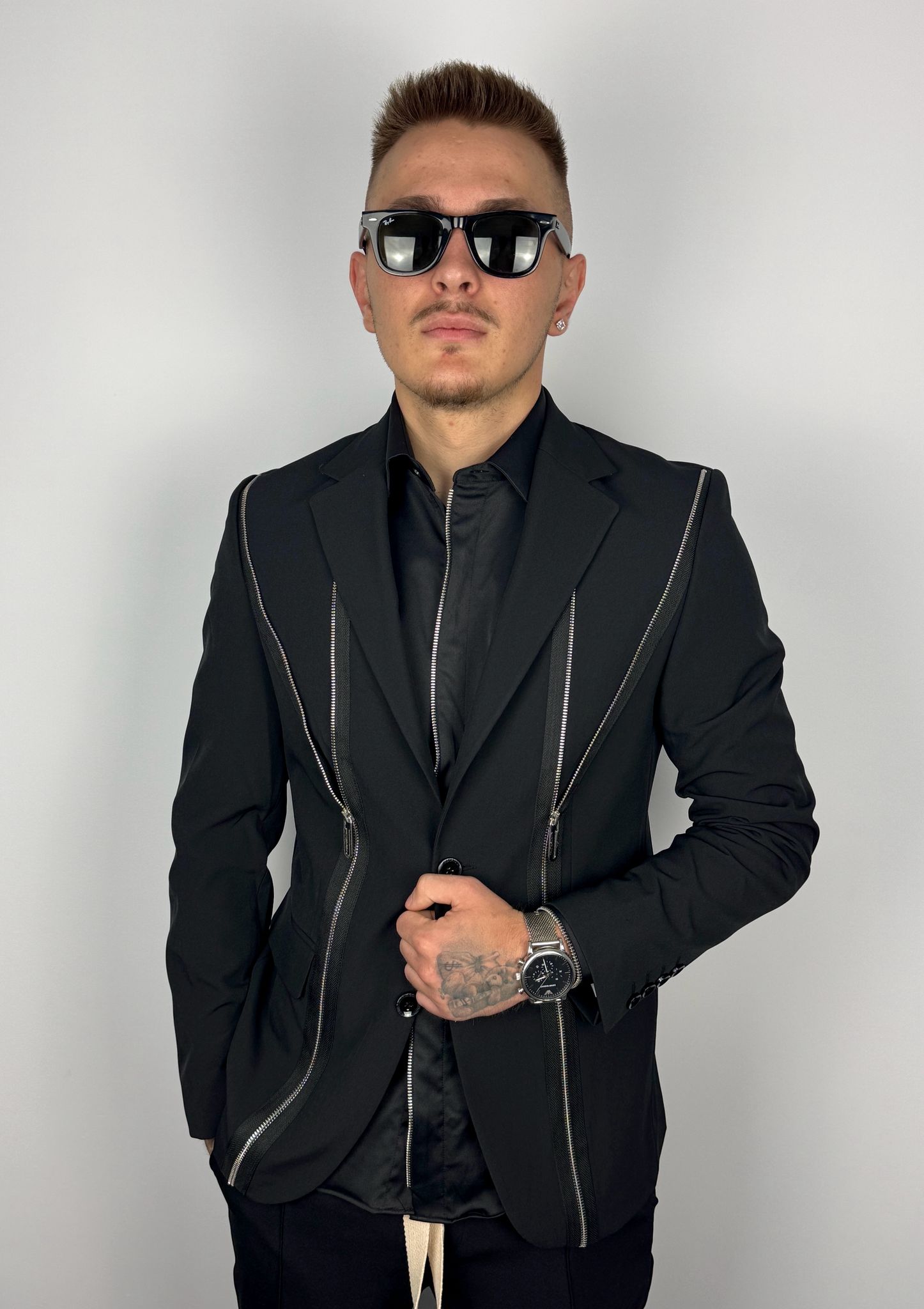 SACOU NEGRU CU FERMOARE METALICE DUBLE