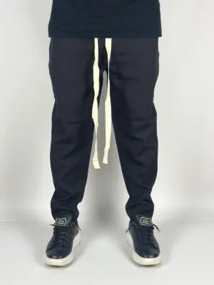 PANTALONI NEGRI CU SNUR CONTRASTANT